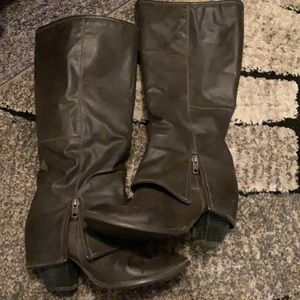 Under the knee boots, zip up the side. Fergalicious brand size 8 1/2.